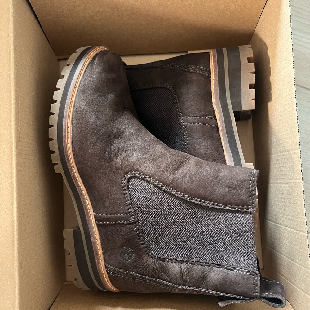 BRAND NEW Broqn Timberland boots